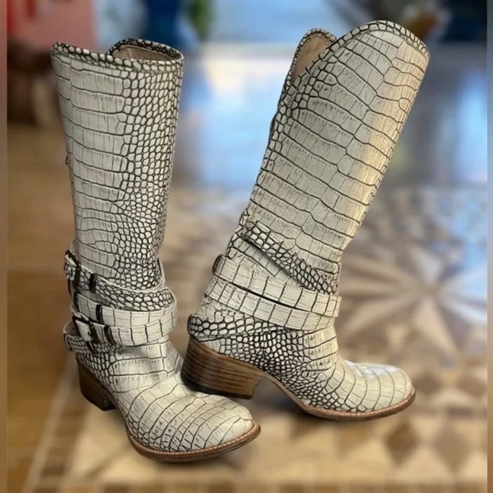Freebird SZ 8 alligator print cream cowboy boots buckled bands ankle like new